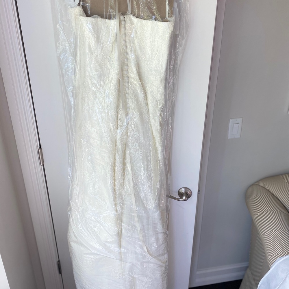 Monique Lhuiller Wedding Gown - Picture 4 of 10